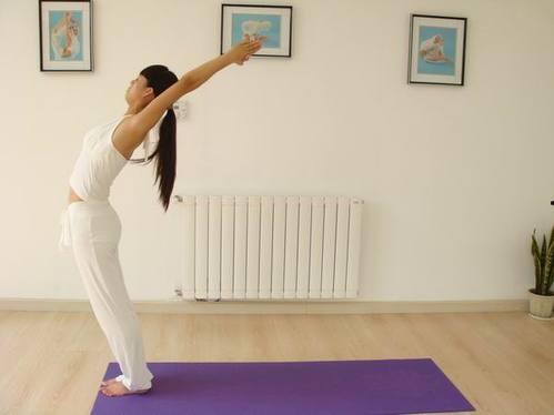 初学瑜伽的基本动作视频,初学瑜伽基础动作速成指南